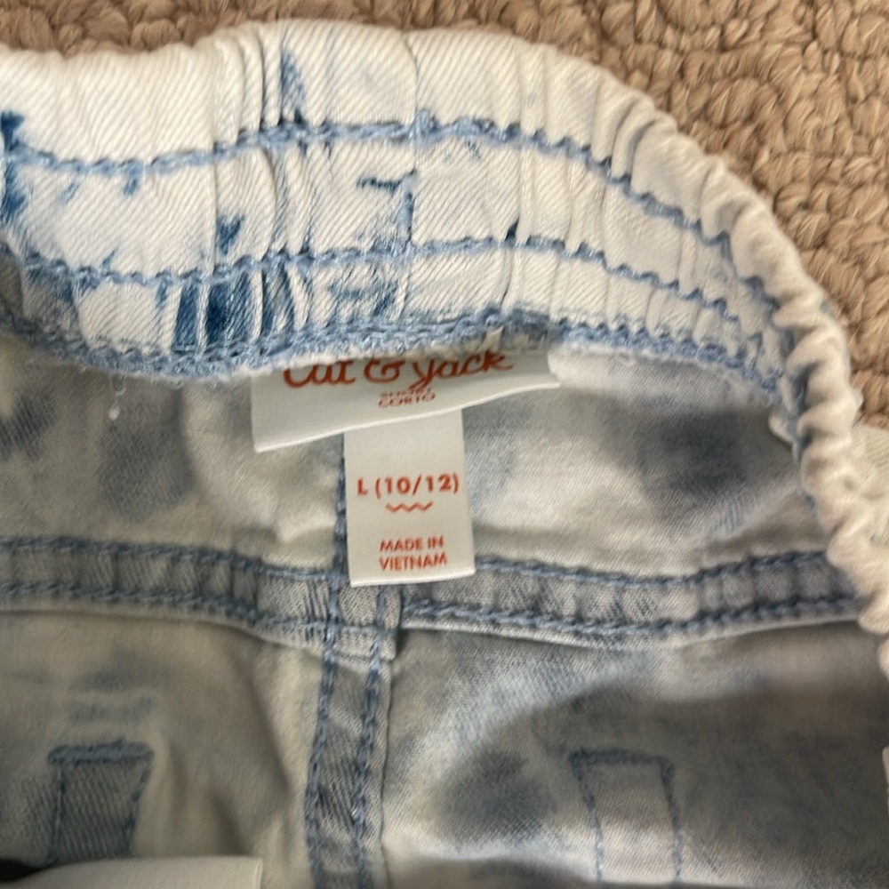 Shorts - Picture 2 of 3